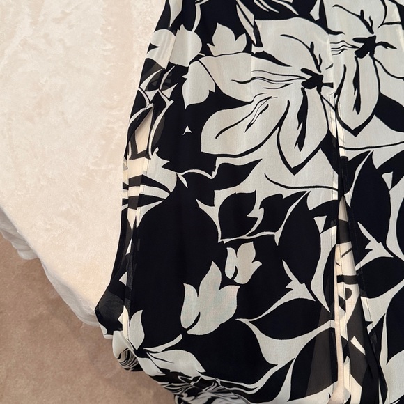 White and black tropical halter jumpsuit - Picture 2 of 4